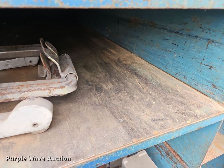 image for item OJ9795 2005 Ford F550 XL flatbed truck