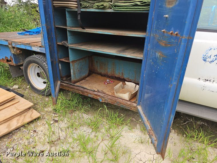 image for item OJ9795 2005 Ford F550 XL flatbed truck