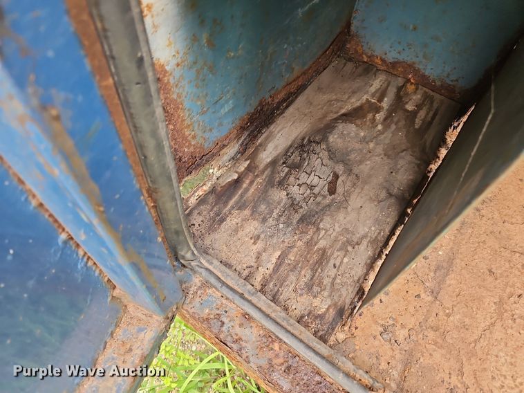 image for item OJ9795 2005 Ford F550 XL flatbed truck