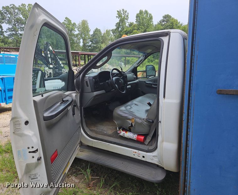 image for item OJ9795 2005 Ford F550 XL flatbed truck