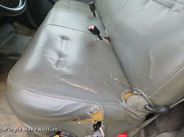 image for item OJ9795 2005 Ford F550 XL flatbed truck