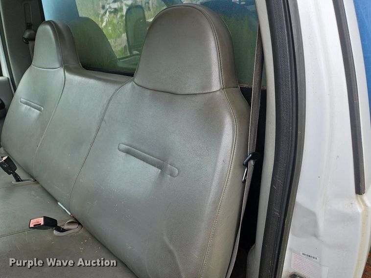 image for item OJ9795 2005 Ford F550 XL flatbed truck