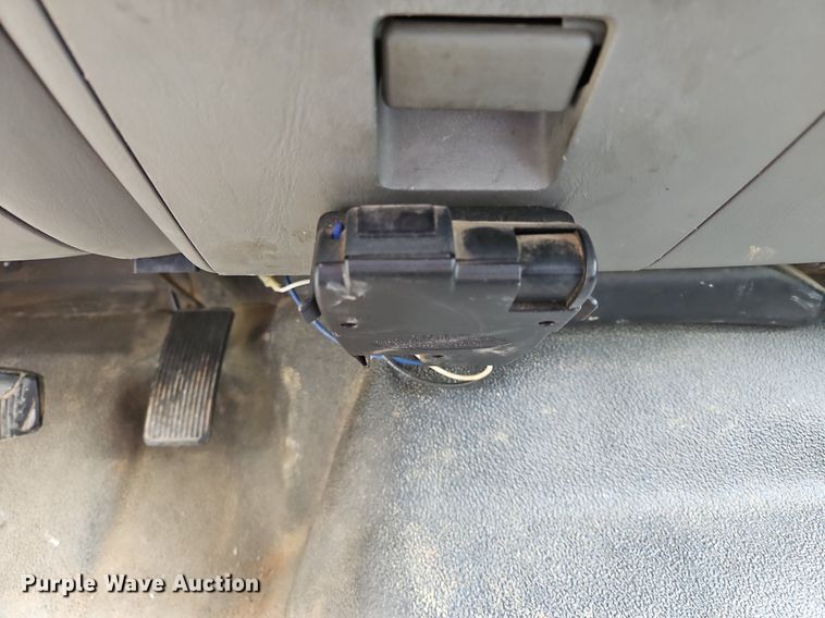 image for item OJ9795 2005 Ford F550 XL flatbed truck