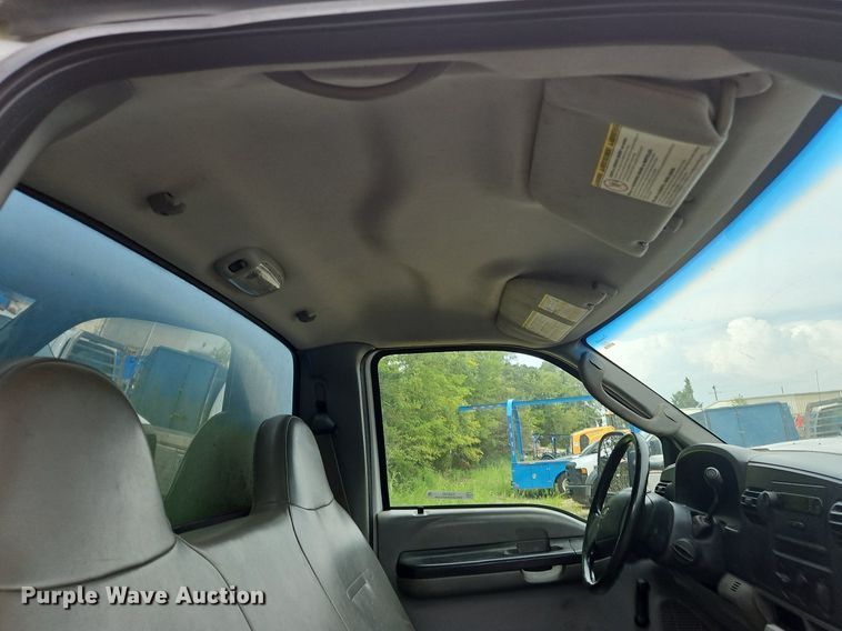 image for item OJ9795 2005 Ford F550 XL flatbed truck