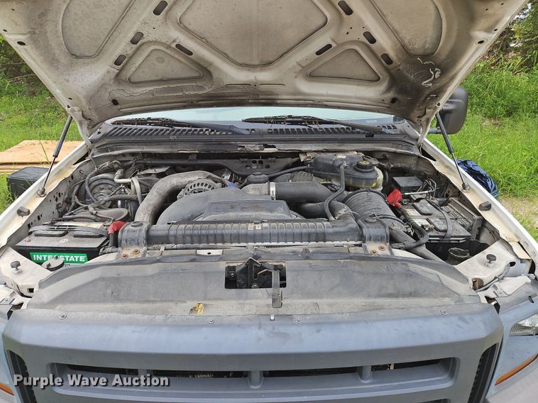 image for item OJ9795 2005 Ford F550 XL flatbed truck