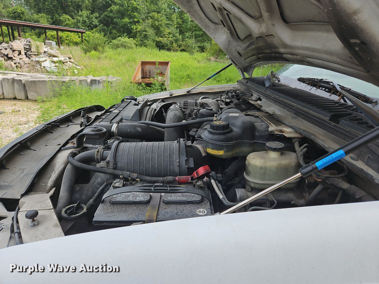 image for item OJ9795 2005 Ford F550 XL flatbed truck