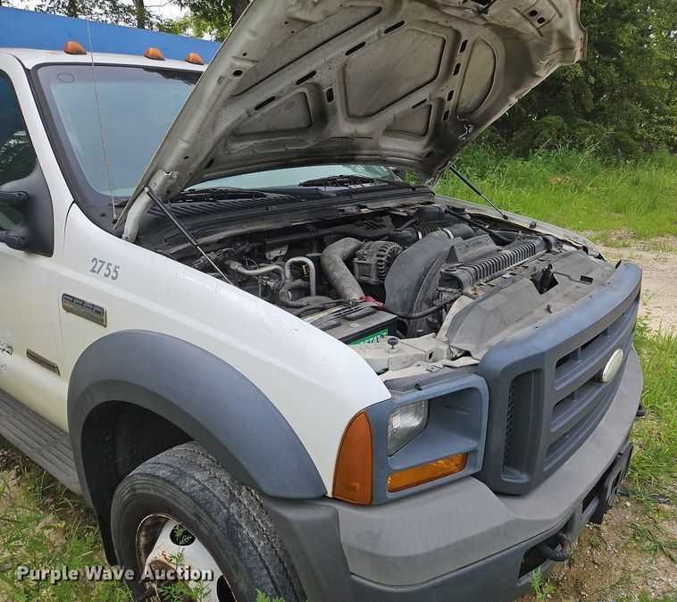 image for item OJ9795 2005 Ford F550 XL flatbed truck