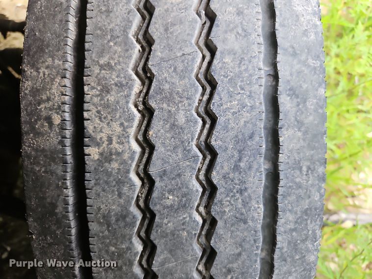 image for item OJ9795 2005 Ford F550 XL flatbed truck