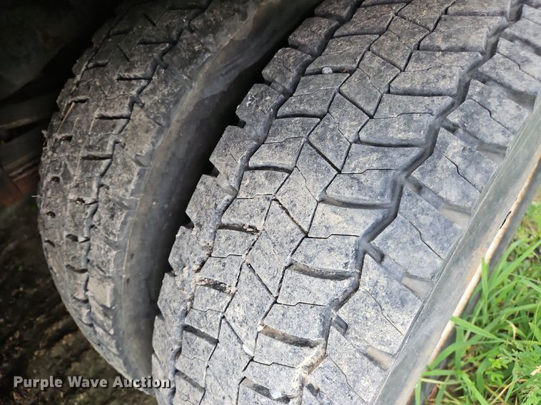 image for item OJ9795 2005 Ford F550 XL flatbed truck