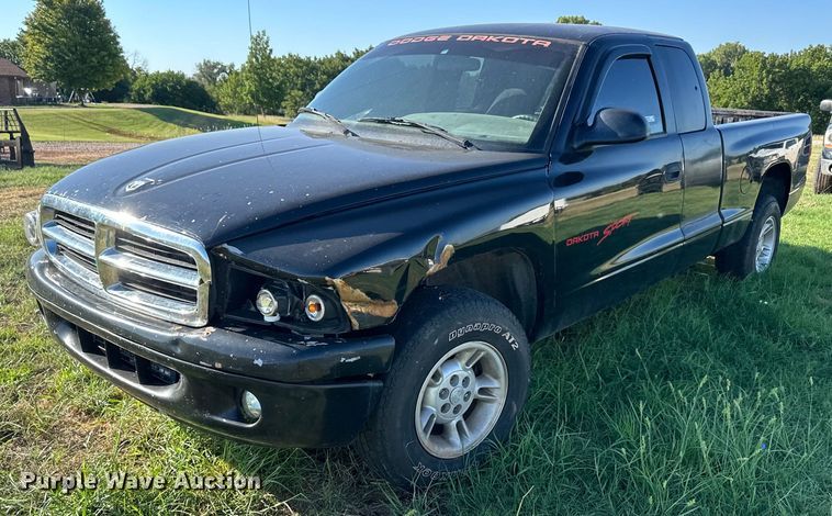 image for item OM9604 1998 Dodge Dakota Sport Club Cab pickup truck
