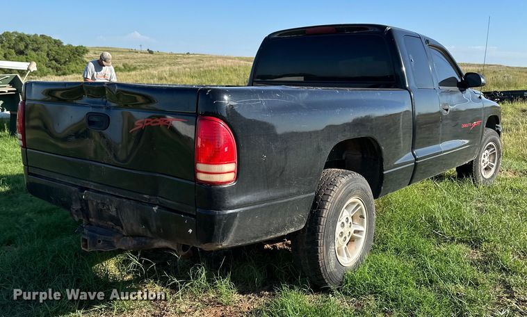 image for item OM9604 1998 Dodge Dakota Sport Club Cab pickup truck
