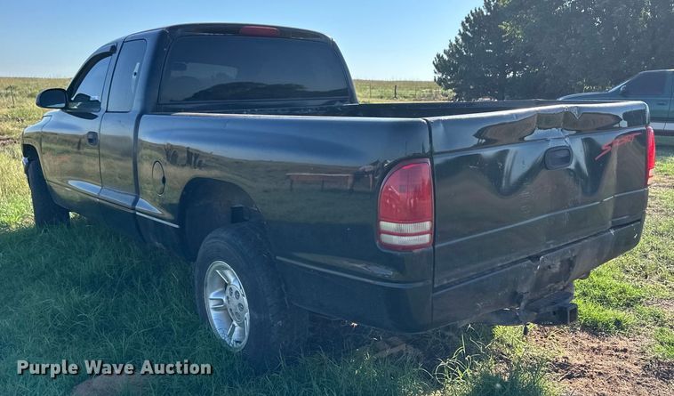 image for item OM9604 1998 Dodge Dakota Sport Club Cab pickup truck