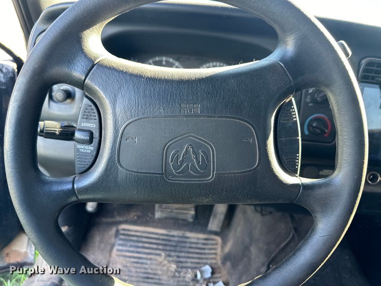 image for item OM9604 1998 Dodge Dakota Sport Club Cab pickup truck