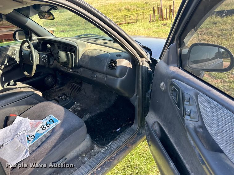 image for item OM9604 1998 Dodge Dakota Sport Club Cab pickup truck