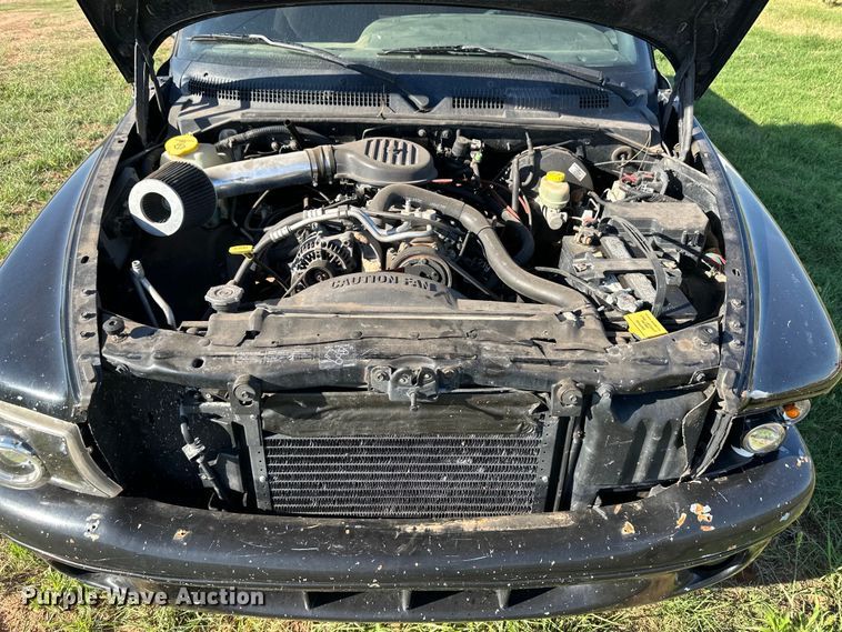 image for item OM9604 1998 Dodge Dakota Sport Club Cab pickup truck