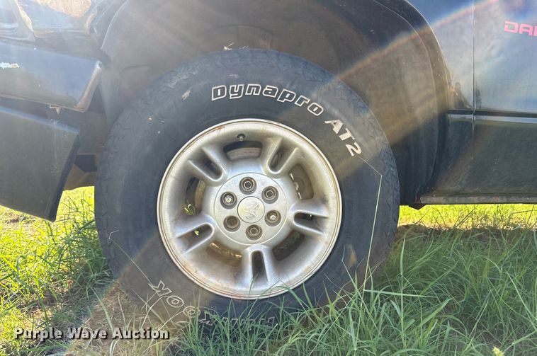 image for item OM9604 1998 Dodge Dakota Sport Club Cab pickup truck