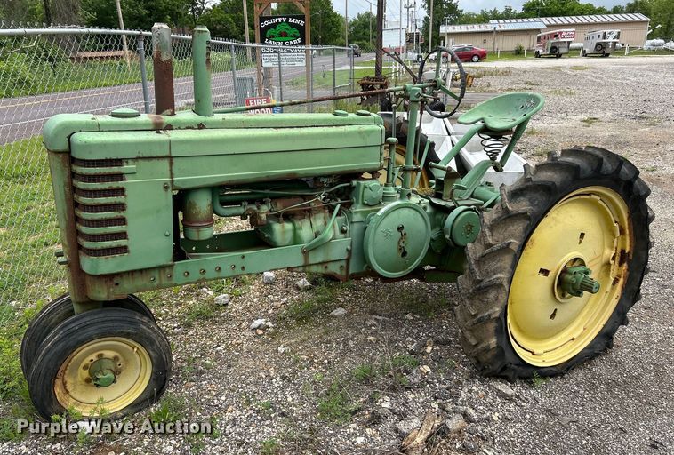 image for item ZA0478 1939 John Deere B tractor