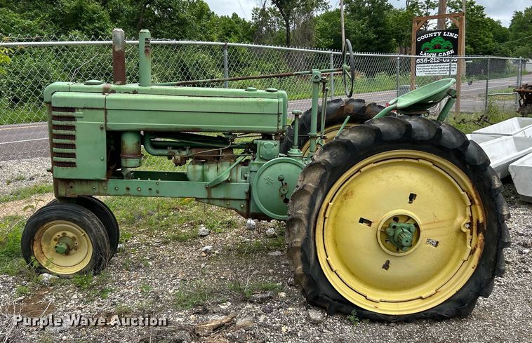 image for item ZA0478 1939 John Deere B tractor