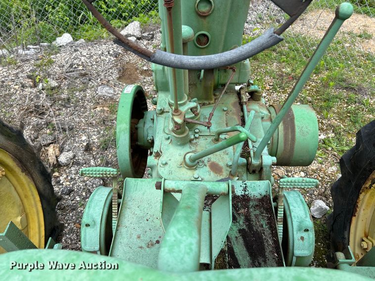 image for item ZA0478 1939 John Deere B tractor