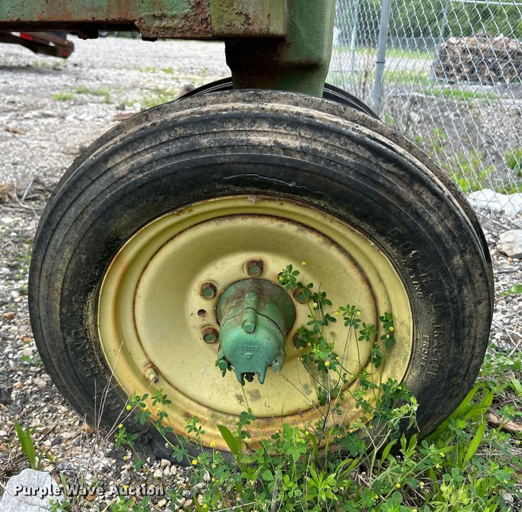 image for item ZA0478 1939 John Deere B tractor