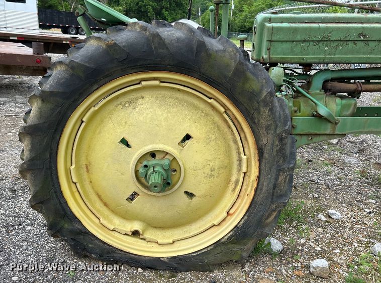 image for item ZA0478 1939 John Deere B tractor