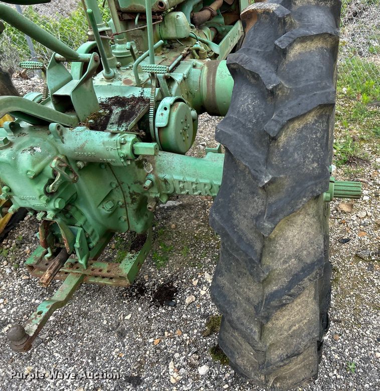image for item ZA0478 1939 John Deere B tractor