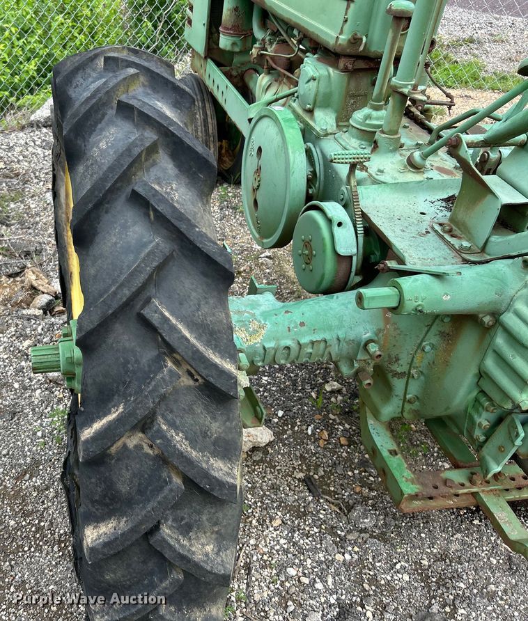 image for item ZA0478 1939 John Deere B tractor