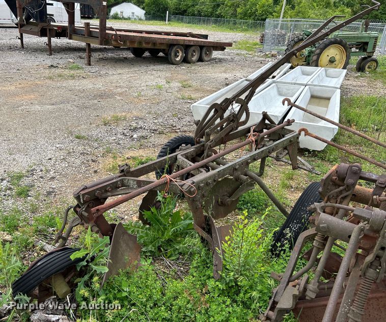 image for item ZA0478 1939 John Deere B tractor