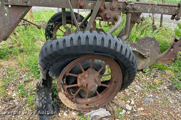 image for item ZA0478 1939 John Deere B tractor