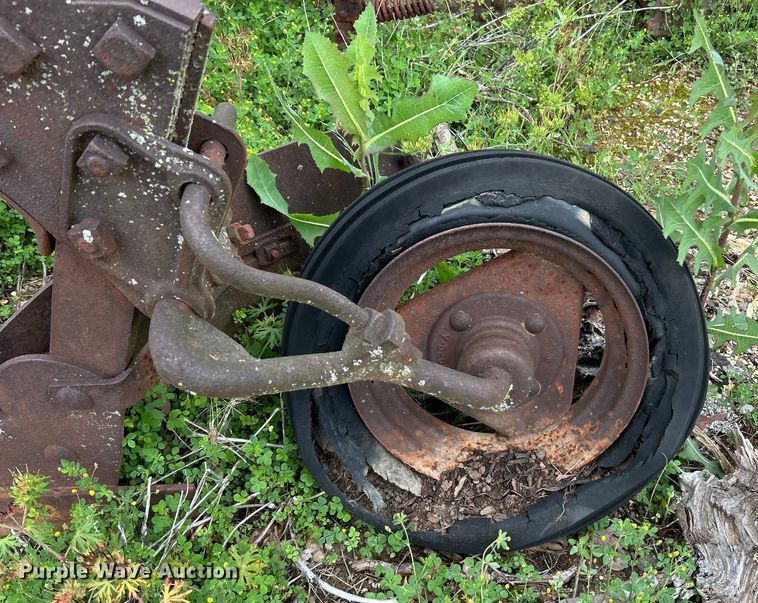 image for item ZA0478 1939 John Deere B tractor