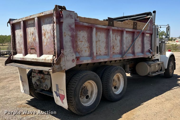 image for item DG4469 1999 Freightliner  FLD dump truck