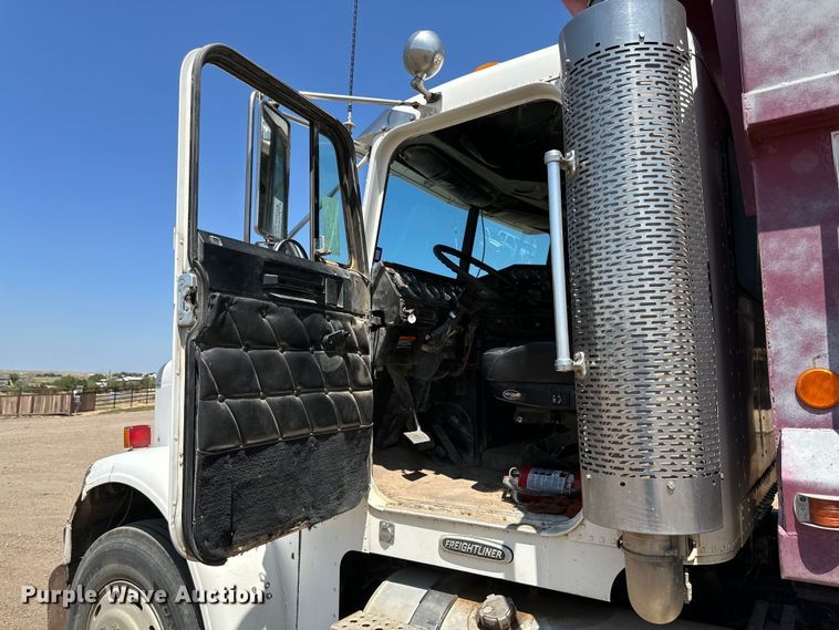 image for item DG4469 1999 Freightliner  FLD dump truck