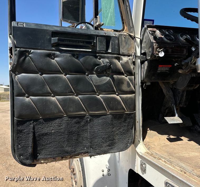 image for item DG4469 1999 Freightliner  FLD dump truck