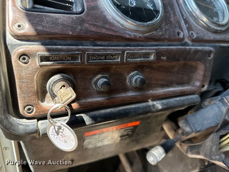 image for item DG4469 1999 Freightliner  FLD dump truck