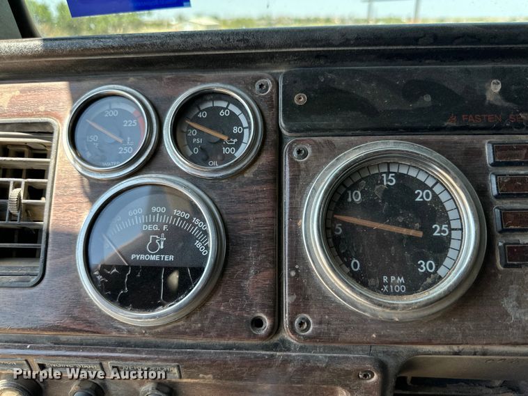 image for item DG4469 1999 Freightliner  FLD dump truck