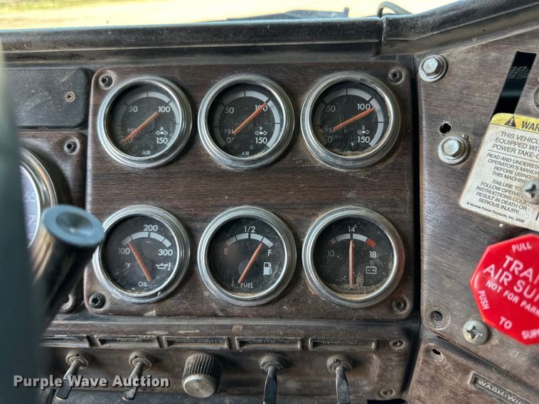 image for item DG4469 1999 Freightliner  FLD dump truck