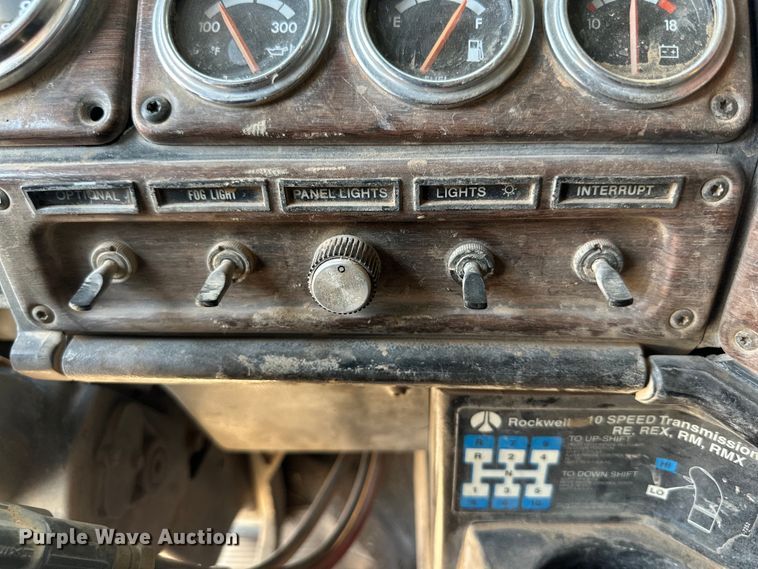 image for item DG4469 1999 Freightliner  FLD dump truck