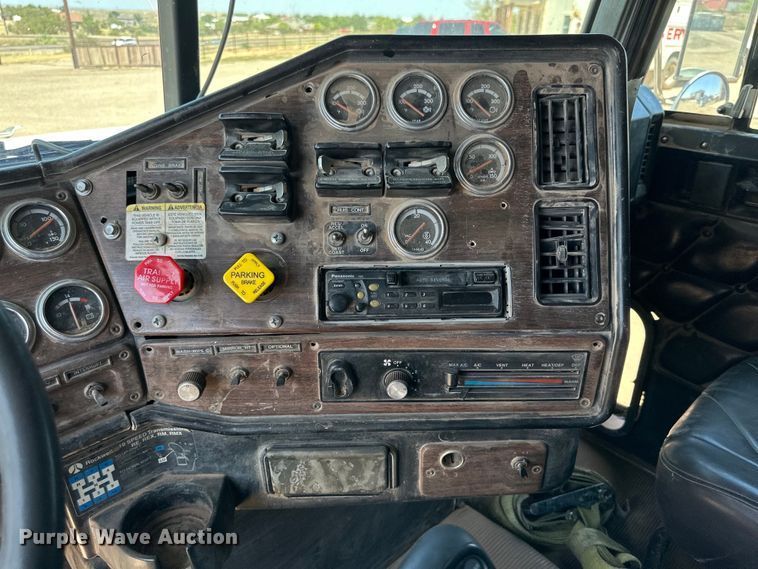 image for item DG4469 1999 Freightliner  FLD dump truck