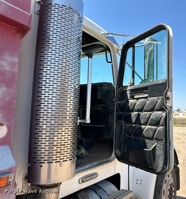 image for item DG4469 1999 Freightliner  FLD dump truck