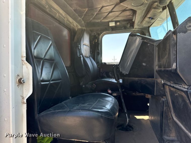 image for item DG4469 1999 Freightliner  FLD dump truck