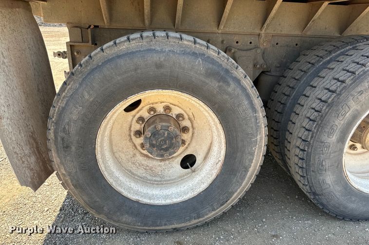 image for item DG4469 1999 Freightliner  FLD dump truck