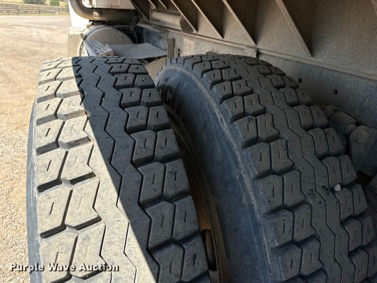 image for item DG4469 1999 Freightliner  FLD dump truck