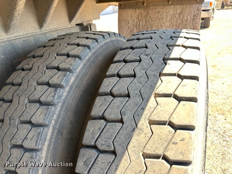 image for item DG4469 1999 Freightliner  FLD dump truck