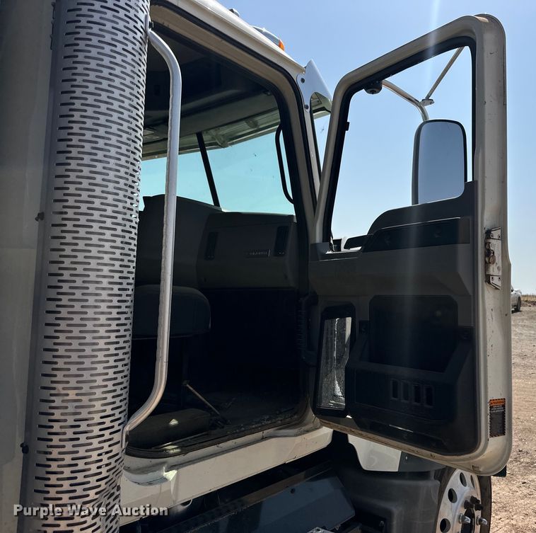 image for item DK6729 2020 Mack Granite dump truck