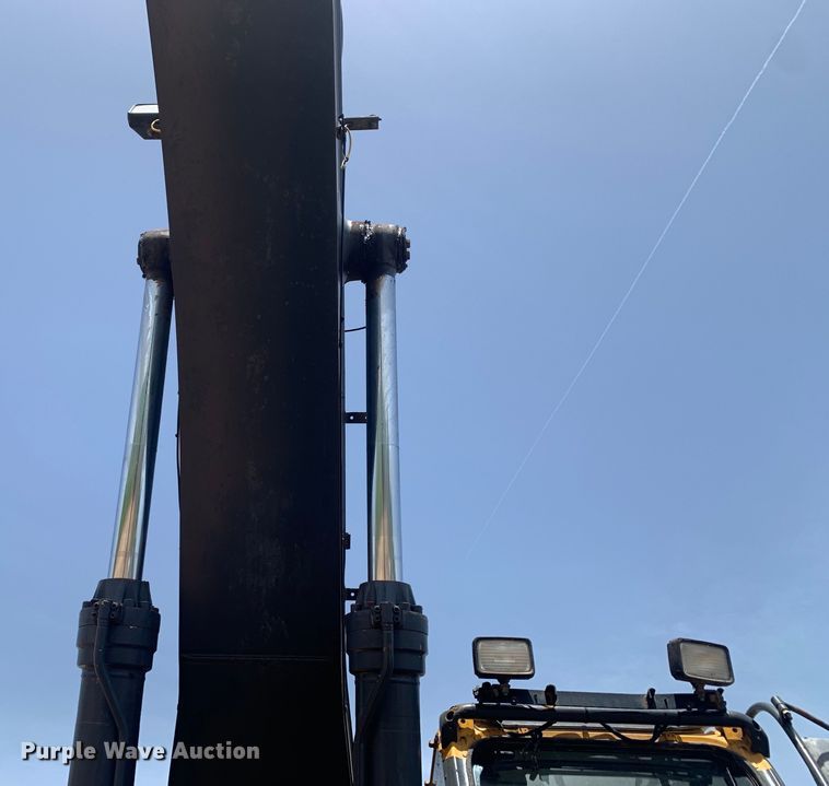 image for item DM1743 2015 John Deere 470G LC excavator