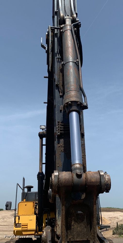 image for item DM1743 2015 John Deere 470G LC excavator