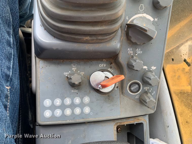 image for item DM1743 2015 John Deere 470G LC excavator