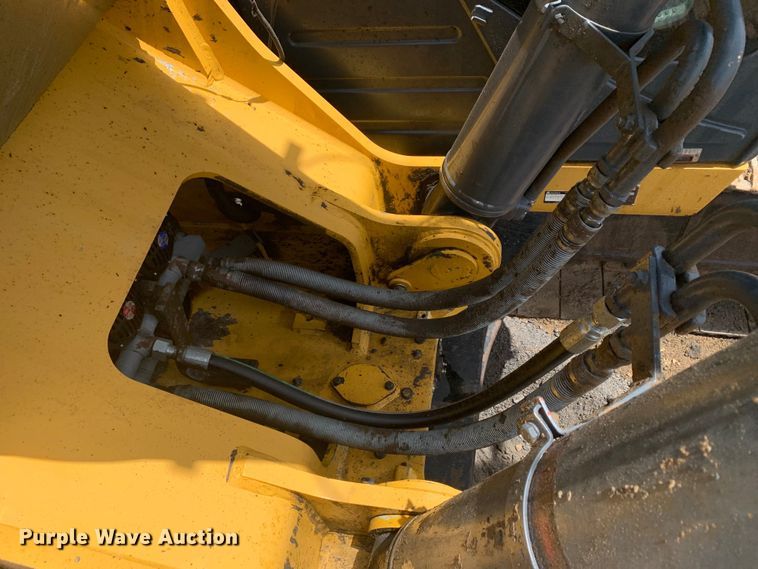 image for item DM1743 2015 John Deere 470G LC excavator