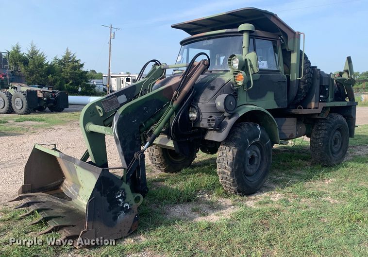 image for item DM1747 1988 Freightliner  Unimog FLU419 emplacement excavator