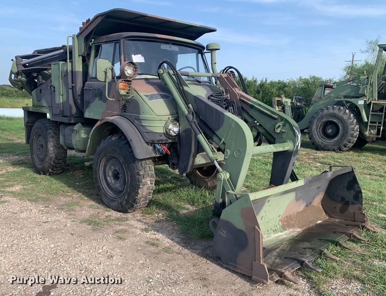 image for item DM1747 1988 Freightliner  Unimog FLU419 emplacement excavator